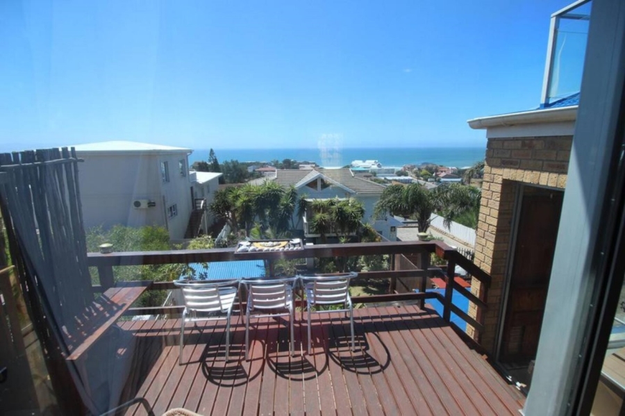 5 Bedroom Property for Sale in Wavecrest Eastern Cape